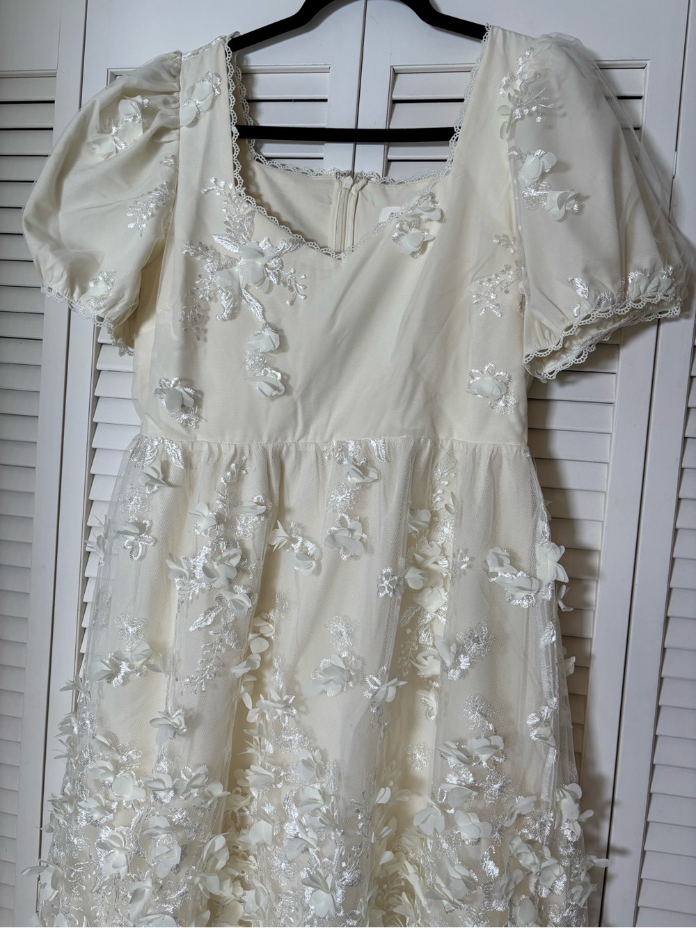 Boutique Just Me Ivory 3D Floral Embellished Appliqué Maxi/Midi Dress Size Large - Picture 8 of 11